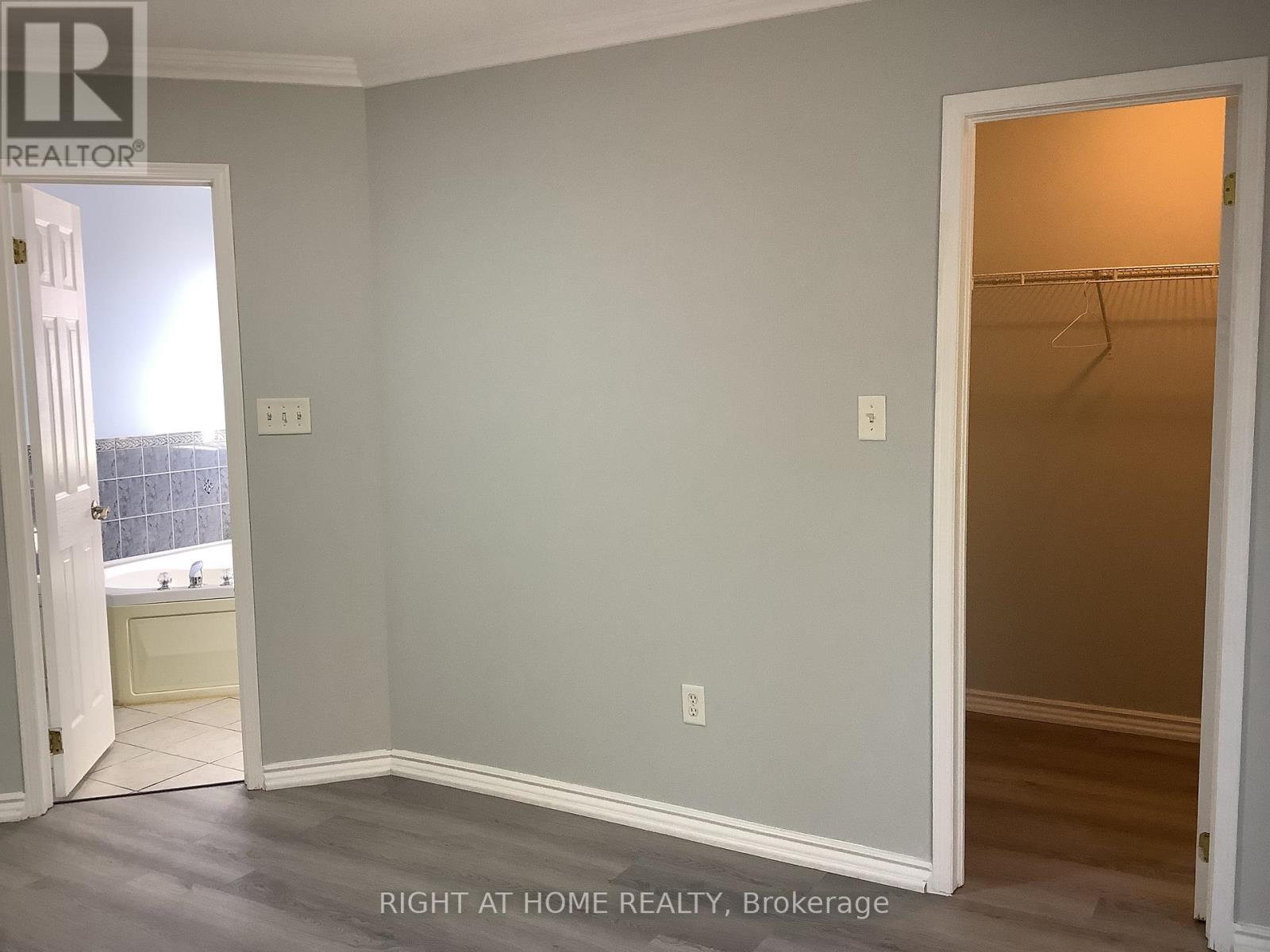 17 Dunsmore Lane, Barrie, Ontario  L4M 7A1 - Photo 9 - S12419432