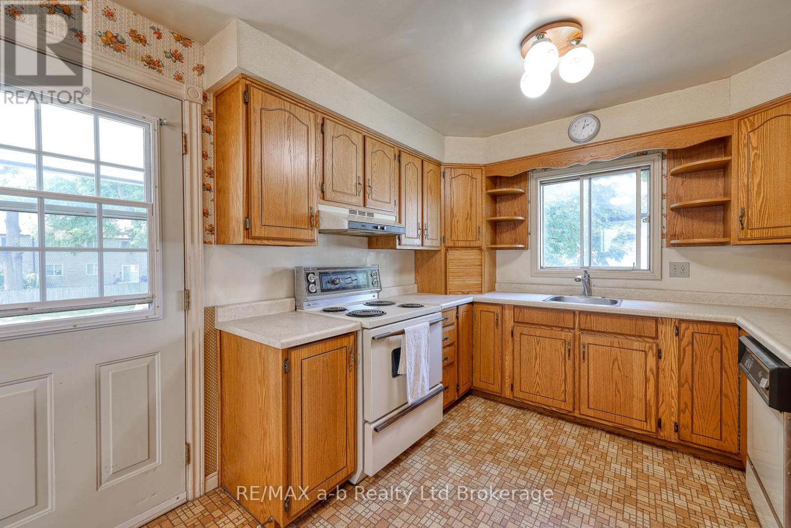 17 Bexley Street, Woodstock, Ontario  N4S 5X6 - Photo 19 - X12419477