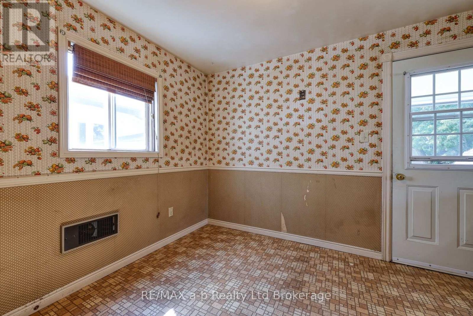 17 Bexley Street, Woodstock, Ontario  N4S 5X6 - Photo 20 - X12419477