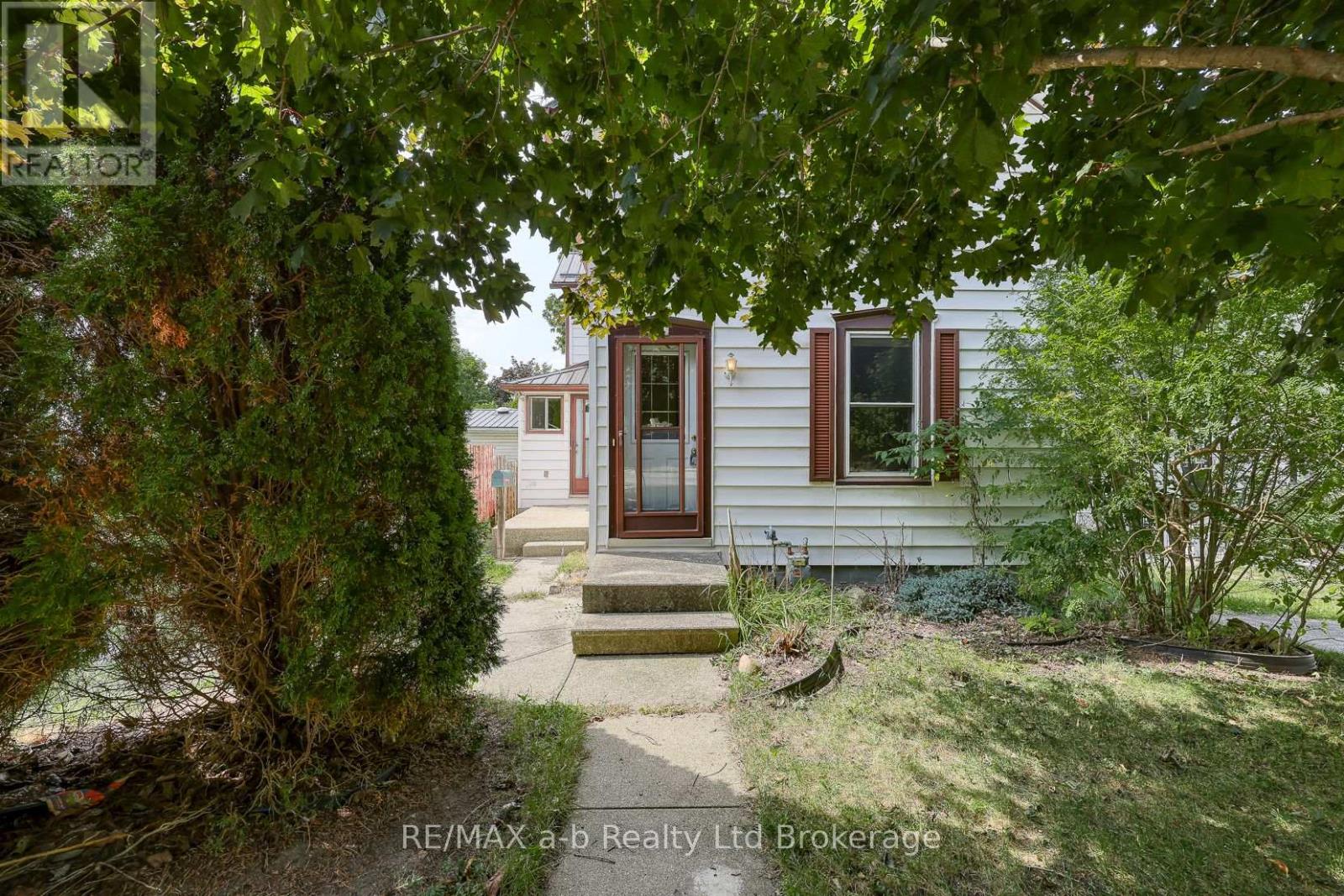 17 Bexley Street, Woodstock, Ontario  N4S 5X6 - Photo 6 - X12419477