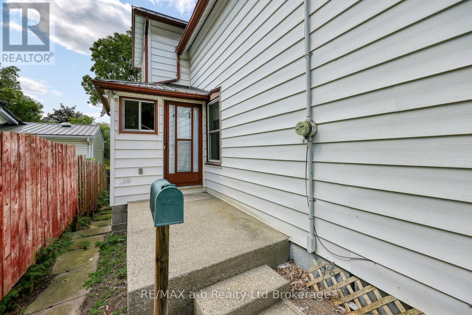 17 Bexley Street, Woodstock, Ontario  N4S 5X6 - Photo 8 - X12419477