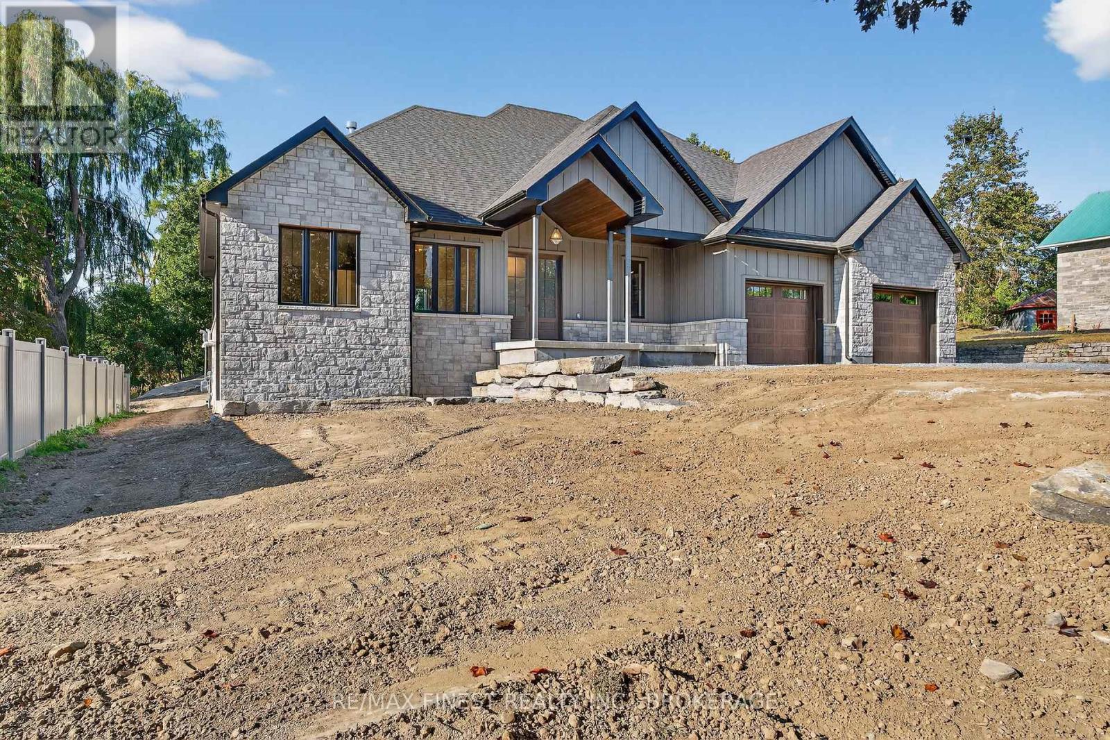 371 Maple Ridge Drive, Kingston, Ontario  K7M 5P1 - Photo 3 - X12419515