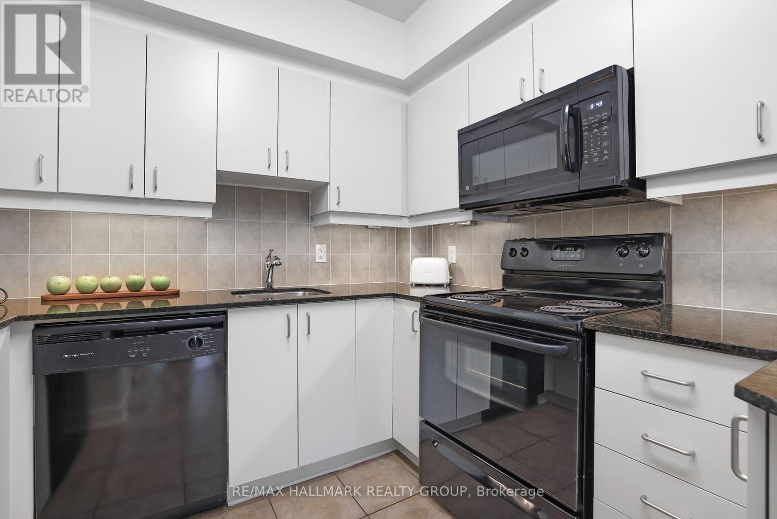 405 - 445 Laurier Avenue W, Ottawa, Ontario  K1R 0A2 - Photo 6 - X12369987
