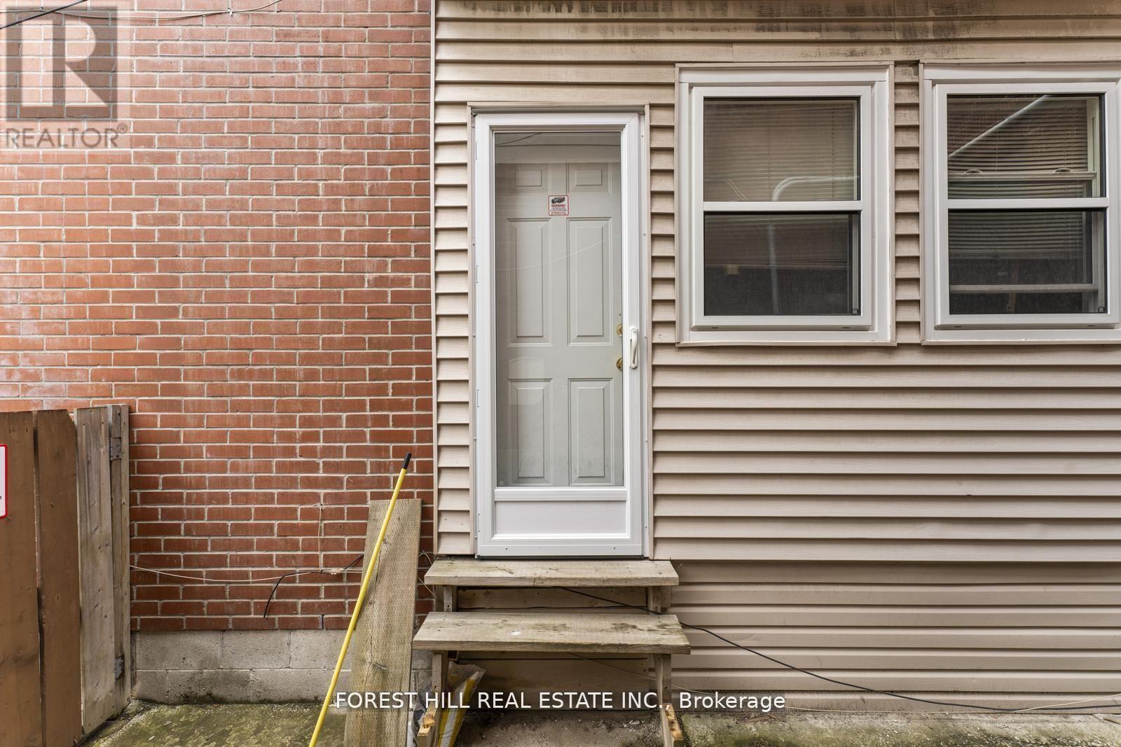 1046 Dovercourt Road, Toronto, Ontario  M6H 2X8 - Photo 32 - W12419378