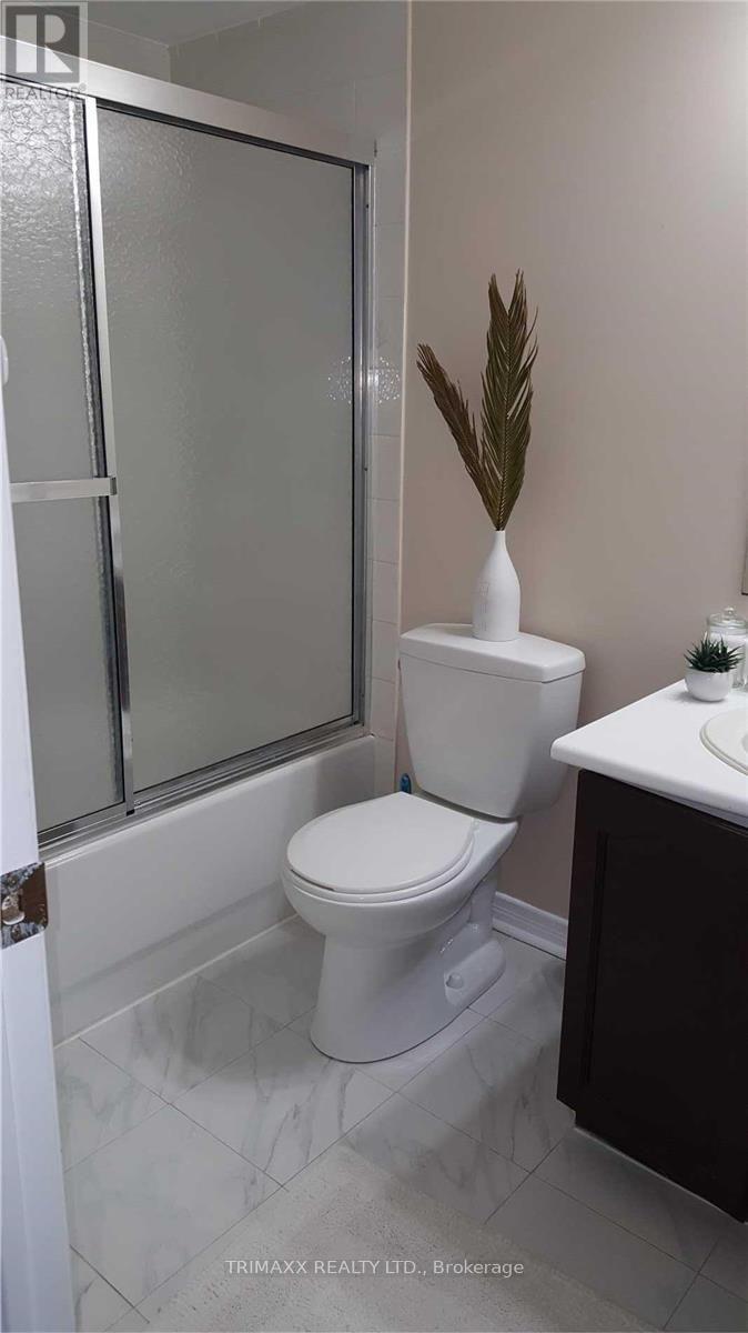70 - 100 Brickyard Way, Brampton, Ontario  L6V 4L9 - Photo 11 - W12419379
