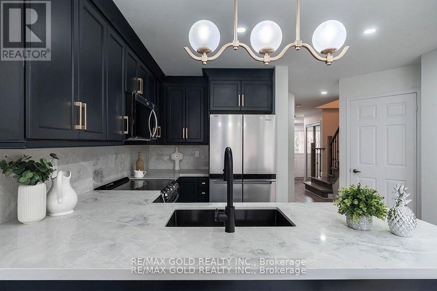 7 Harding Street, Halton Hills (Georgetown), Ontario  L7G 6B1 - Photo 10 - W12419401