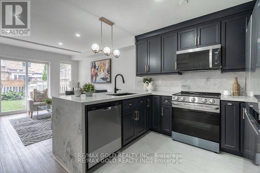 7 Harding Street, Halton Hills (Georgetown), Ontario  L7G 6B1 - Photo 4 - W12419401