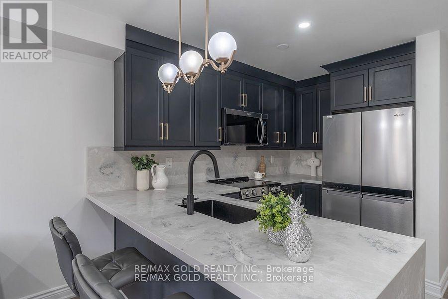 7 Harding Street, Halton Hills (Georgetown), Ontario  L7G 6B1 - Photo 8 - W12419401