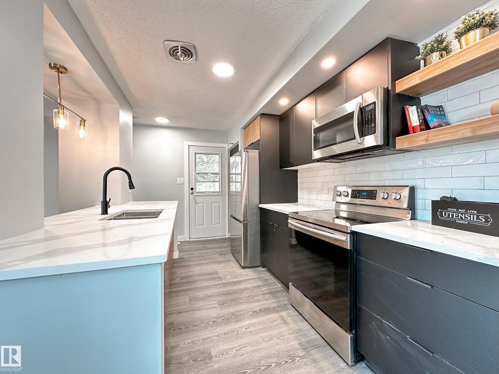 862 Erin Pl Nw, Edmonton, Alberta  T5T 1M6 - Photo 2 - E4458942