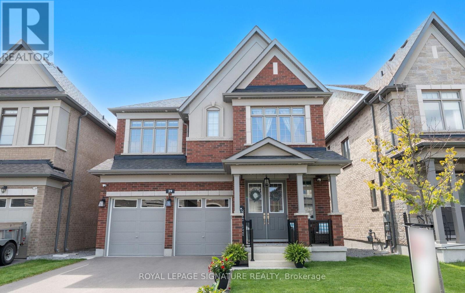 29 Sikura Circle, Aurora, Ontario  L4G 3Y8 - Photo 2 - N12418150