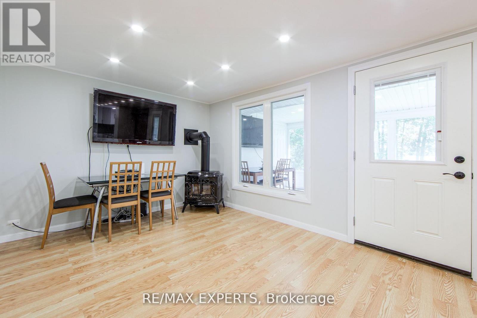 24 Riverside Drive, Kawartha Lakes, Ontario  K9V 0H6 - Photo 19 - X12419414