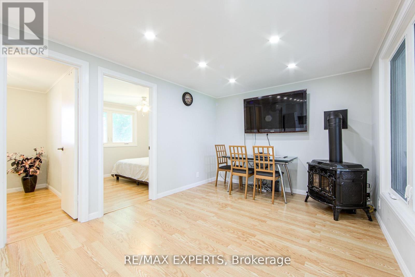 24 Riverside Drive, Kawartha Lakes, Ontario  K9V 0H6 - Photo 20 - X12419414