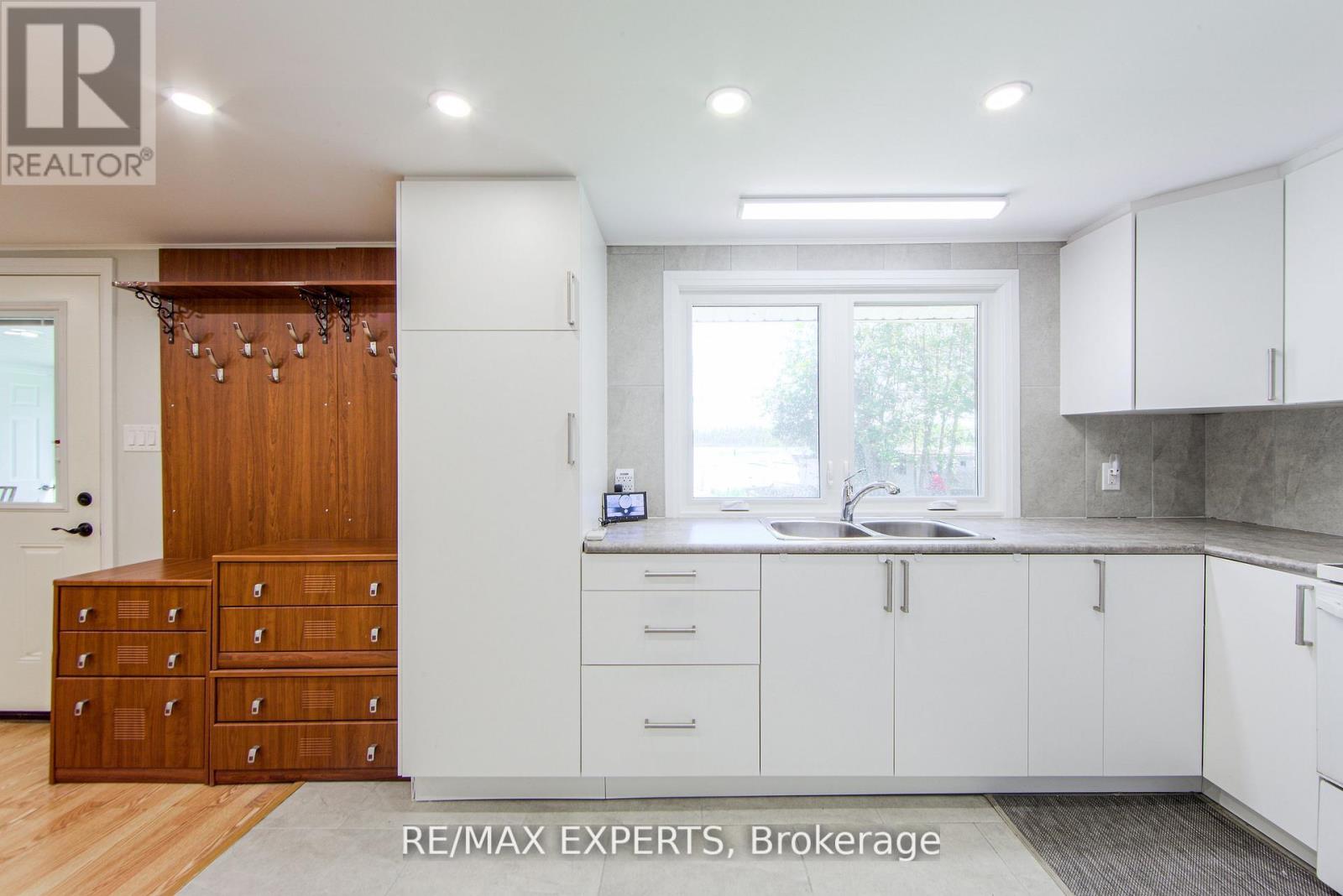 24 Riverside Drive, Kawartha Lakes, Ontario  K9V 0H6 - Photo 30 - X12419414