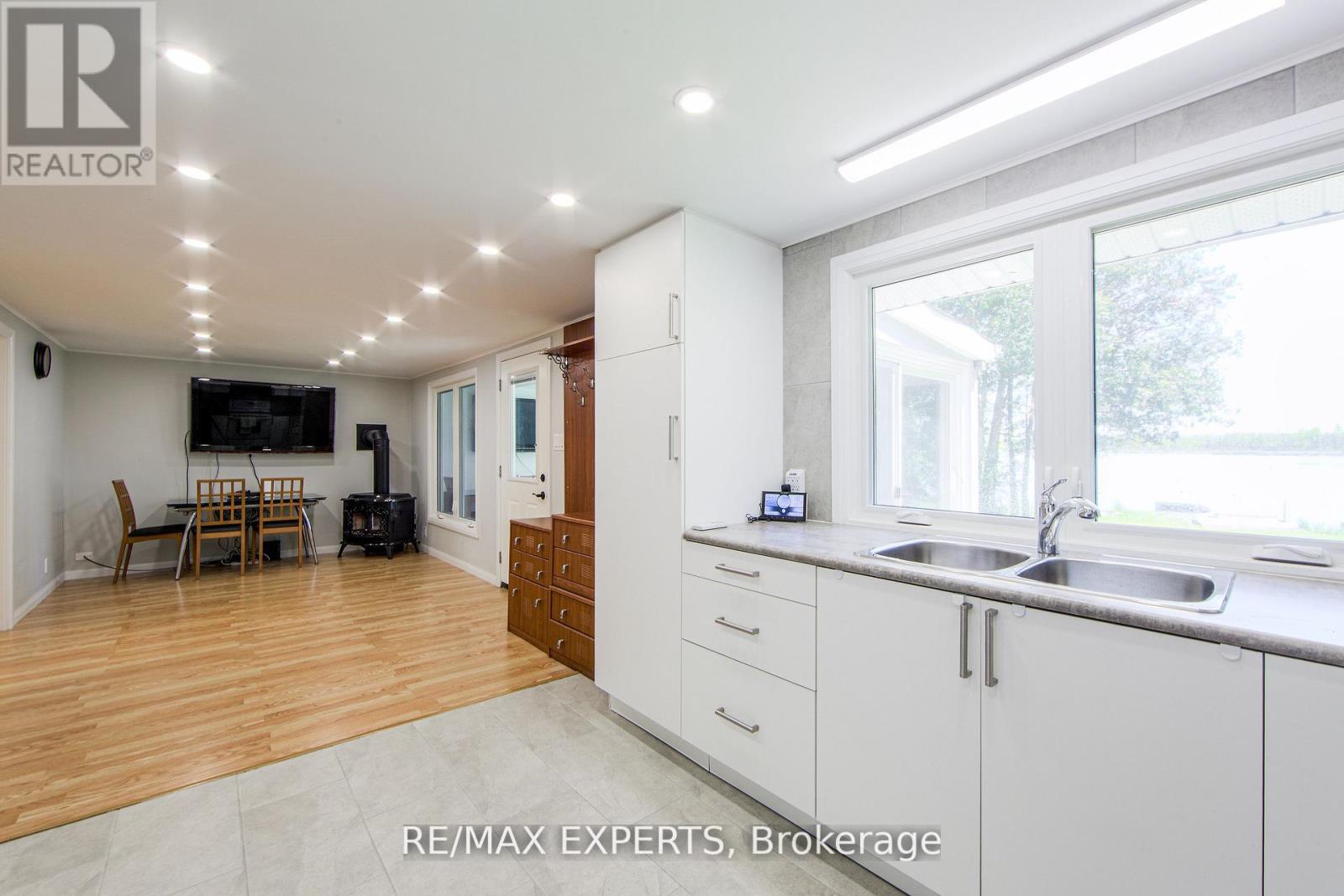 24 Riverside Drive, Kawartha Lakes, Ontario  K9V 0H6 - Photo 31 - X12419414