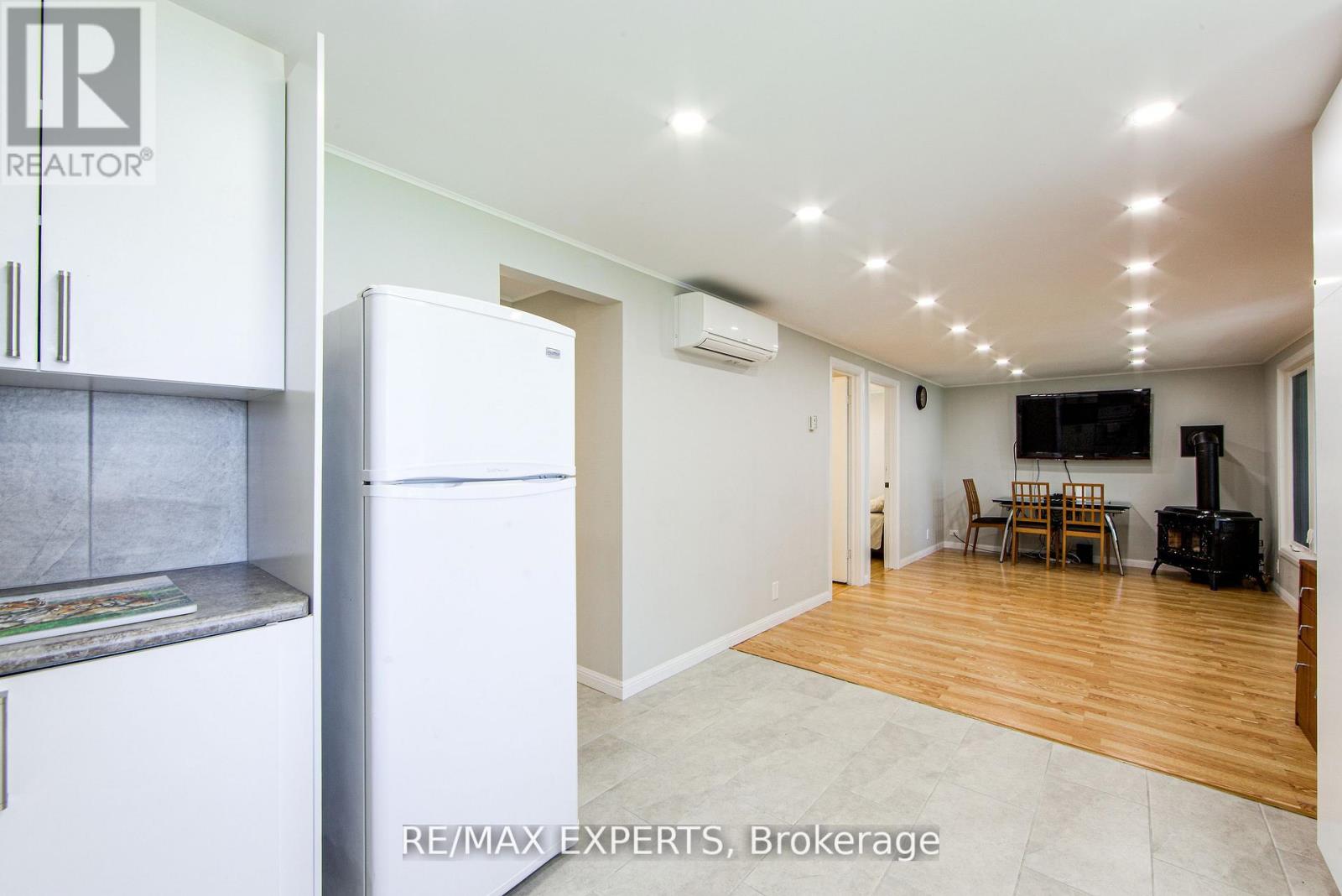 24 Riverside Drive, Kawartha Lakes, Ontario  K9V 0H6 - Photo 32 - X12419414