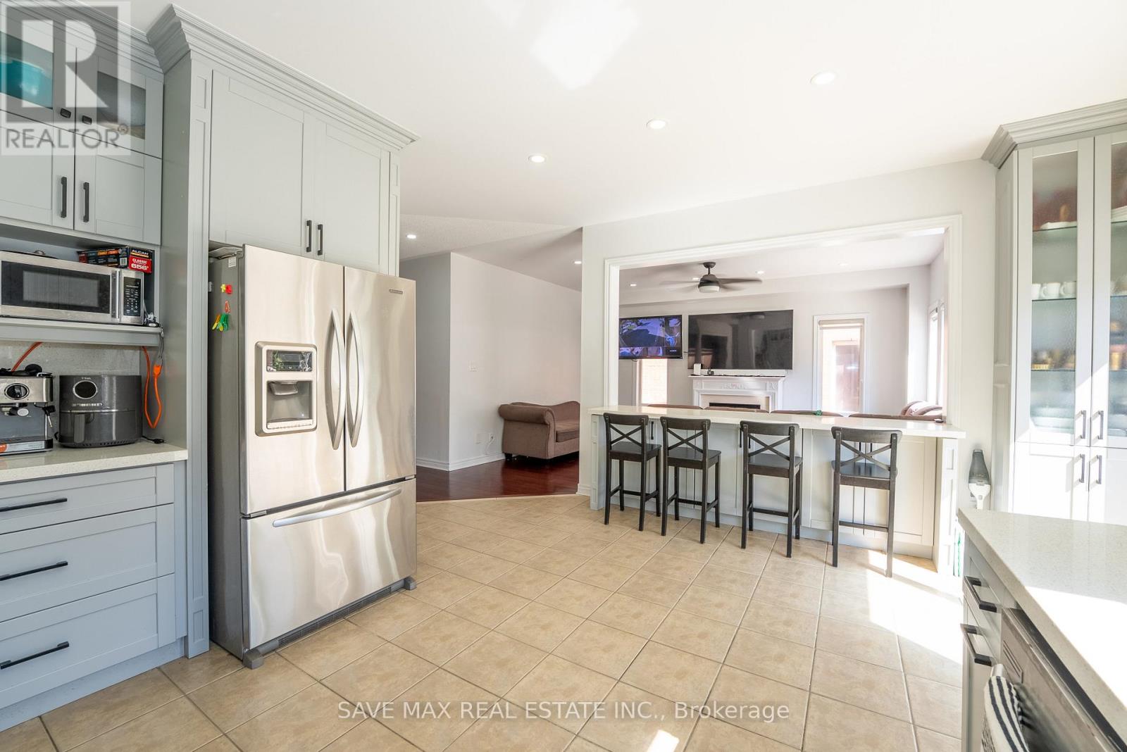 17 Charger Lane, Brampton, Ontario  L7A 3B2 - Photo 11 - W12419252
