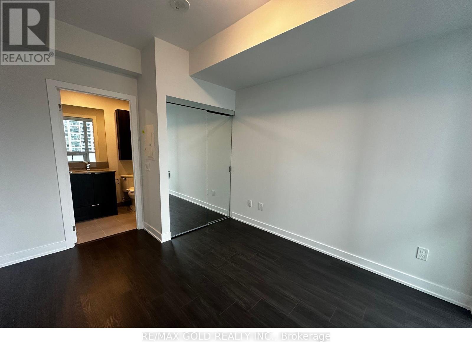 1109 - 430 Square One Drive, Mississauga, Ontario  L5B 0L6 - Photo 10 - W12419330