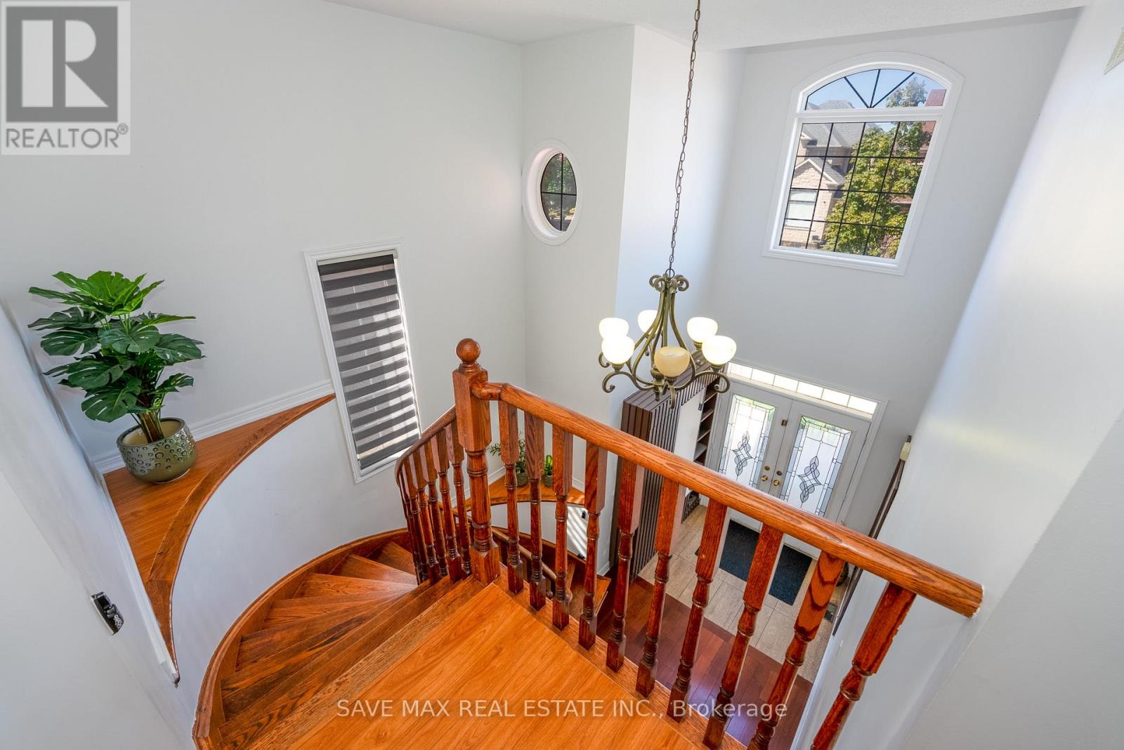 17 Charger Lane, Brampton, Ontario  L7A 3B2 - Photo 18 - W12419252