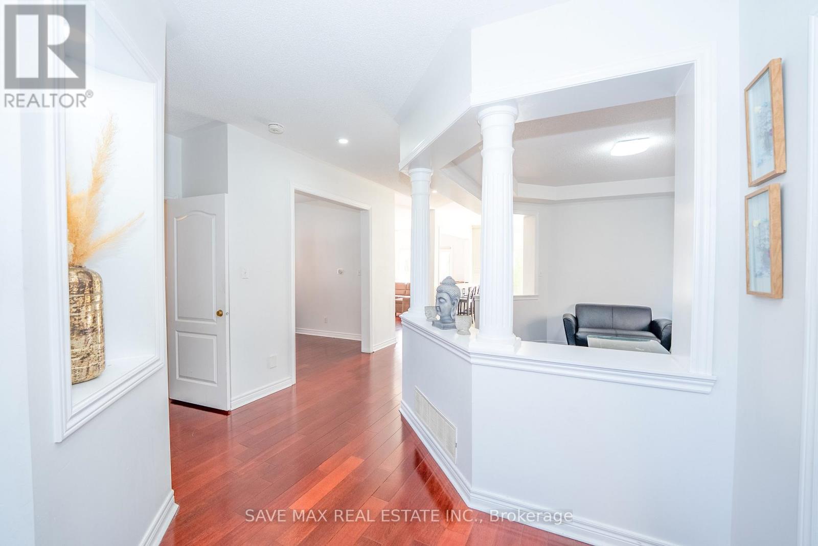 17 Charger Lane, Brampton, Ontario  L7A 3B2 - Photo 5 - W12419252