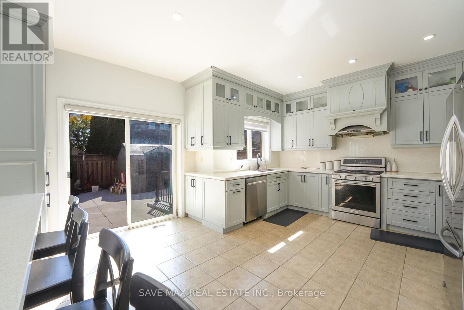 17 Charger Lane, Brampton, Ontario  L7A 3B2 - Photo 9 - W12419252
