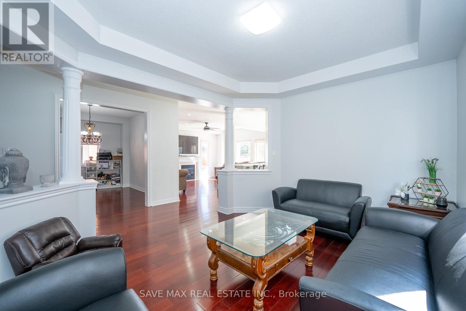 17 Charger Lane, Brampton, Ontario  L7A 3B2 - Photo 6 - W12419252