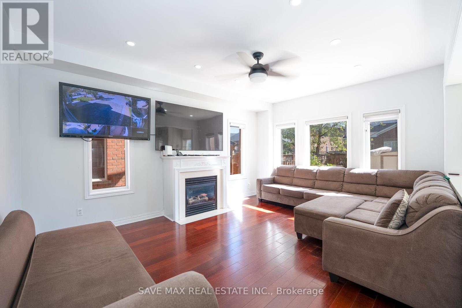 17 Charger Lane, Brampton, Ontario  L7A 3B2 - Photo 7 - W12419252