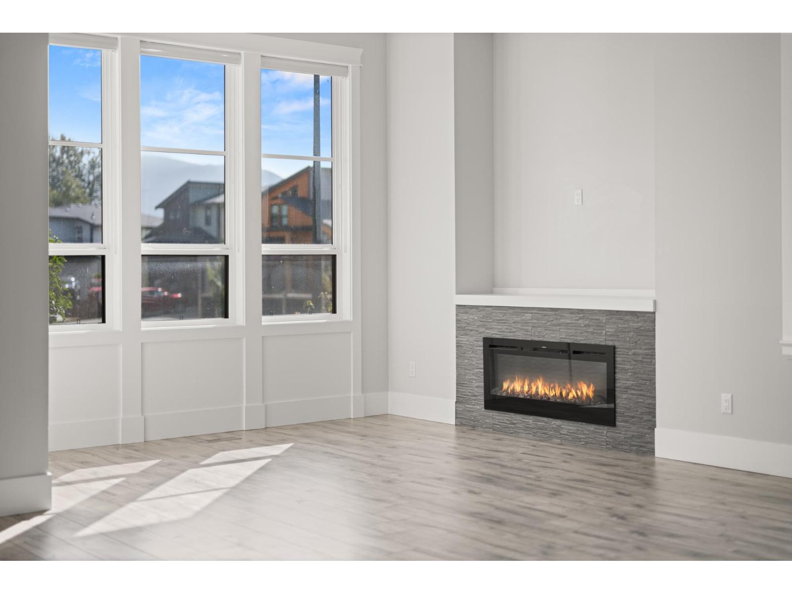 8379 Mctaggart Street, Mission, British Columbia  V2V 0G3 - Photo 3 - R3050671