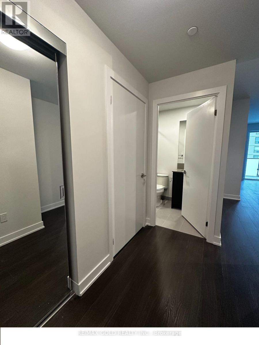 1109 - 430 Square One Drive, Mississauga, Ontario  L5B 0L6 - Photo 7 - W12419330