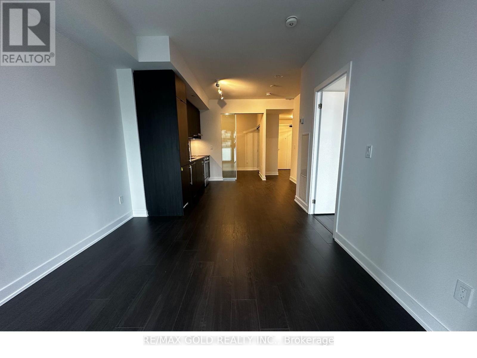 1109 - 430 Square One Drive, Mississauga, Ontario  L5B 0L6 - Photo 6 - W12419330