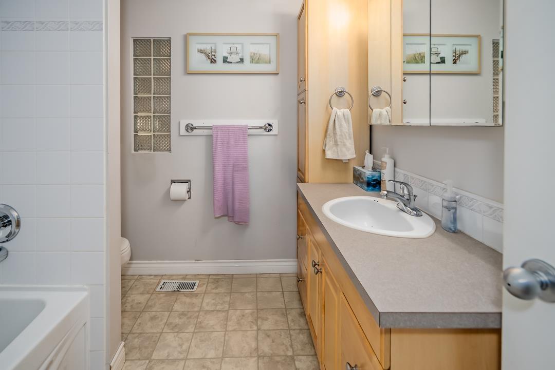 2242 Foothills Court, Abbotsford, British Columbia  V3G 1E1 - Photo 20 - R3050349