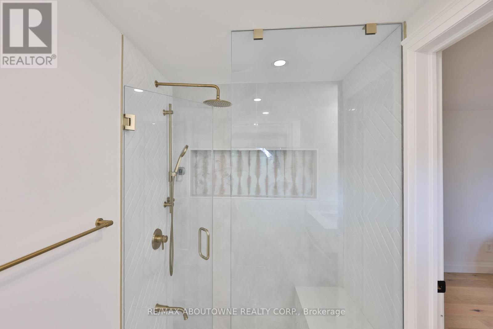 222 Vance Drive, Oakville, Ontario  L6L 3L1 - Photo 26 - W12419254