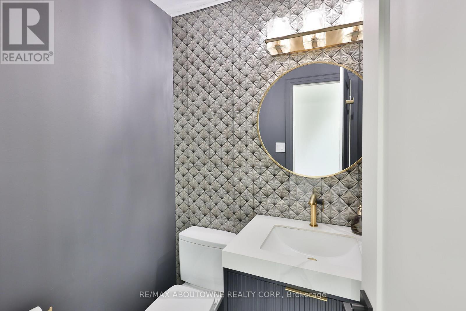 222 Vance Drive, Oakville, Ontario  L6L 3L1 - Photo 24 - W12419254
