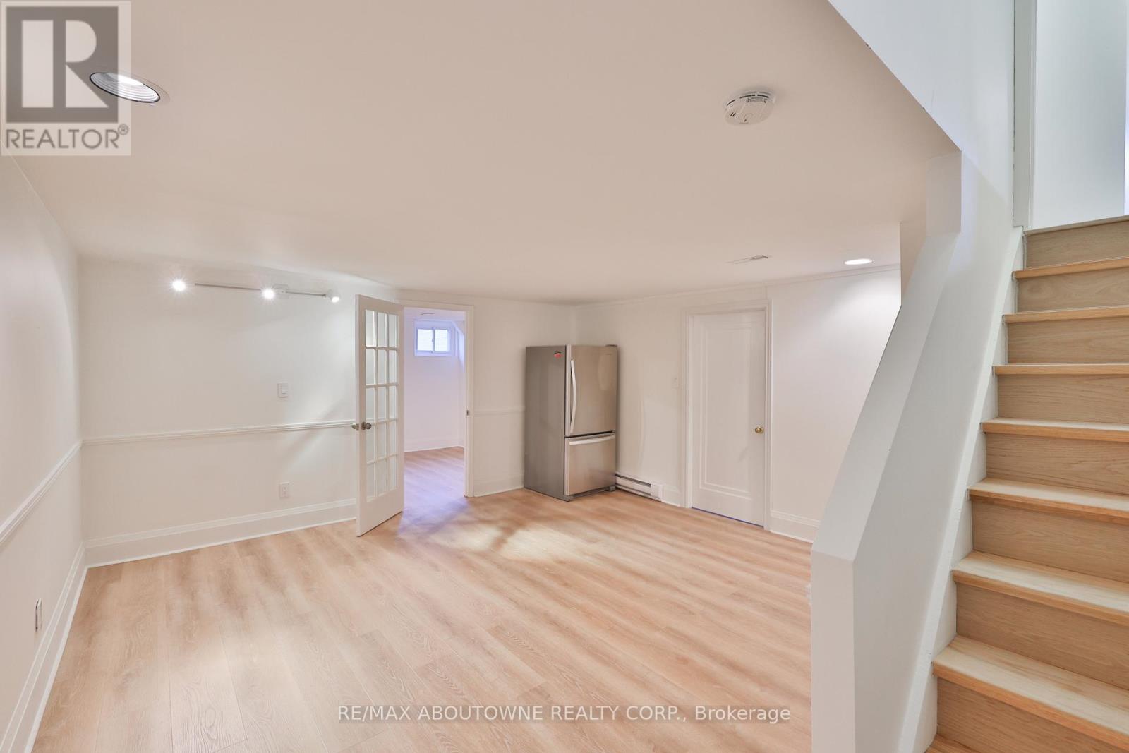 222 Vance Drive, Oakville, Ontario  L6L 3L1 - Photo 33 - W12419254