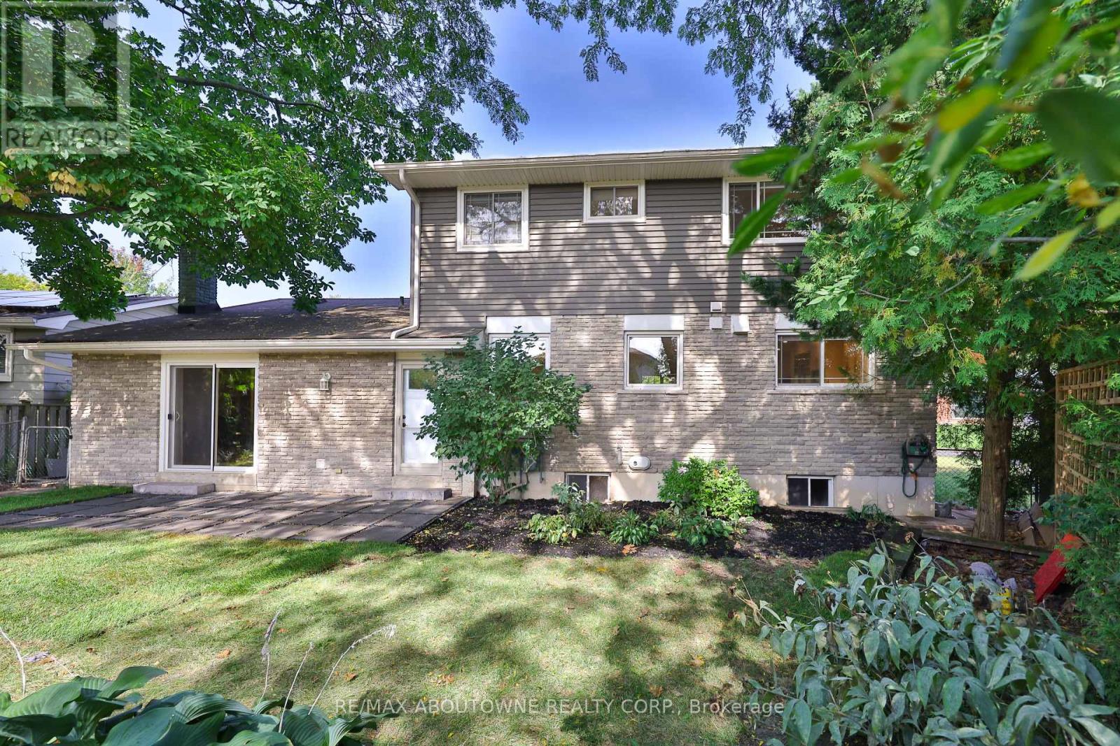 222 Vance Drive, Oakville, Ontario  L6L 3L1 - Photo 38 - W12419254