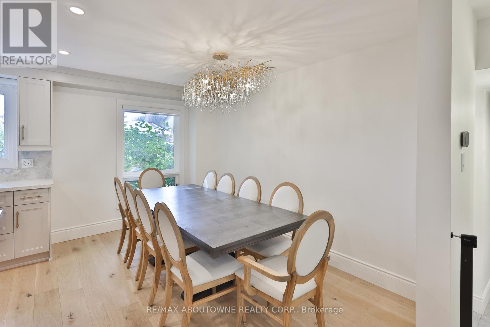 222 Vance Drive, Oakville, Ontario  L6L 3L1 - Photo 19 - W12419254