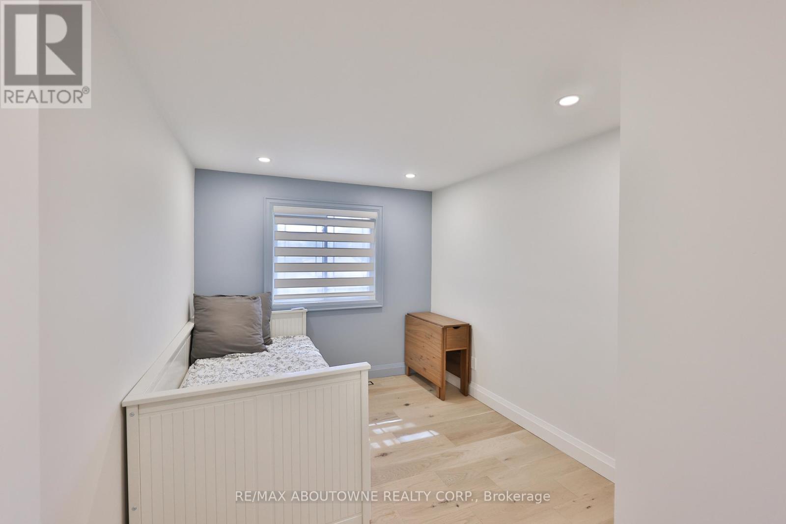 222 Vance Drive, Oakville, Ontario  L6L 3L1 - Photo 32 - W12419254