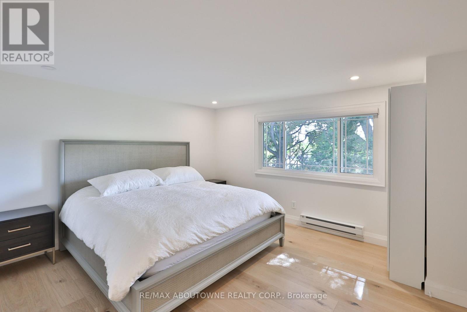 222 Vance Drive, Oakville, Ontario  L6L 3L1 - Photo 25 - W12419254