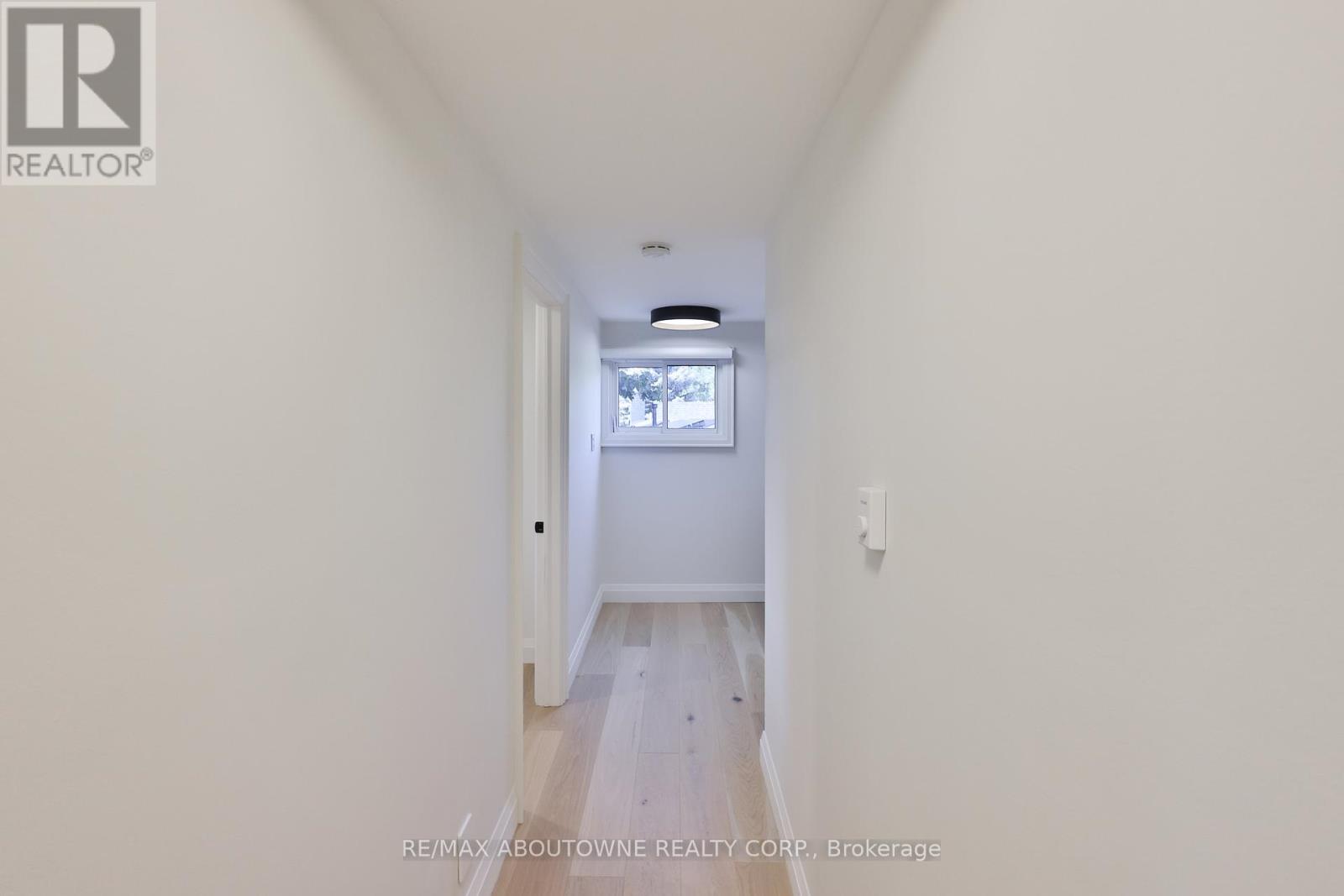 222 Vance Drive, Oakville, Ontario  L6L 3L1 - Photo 29 - W12419254