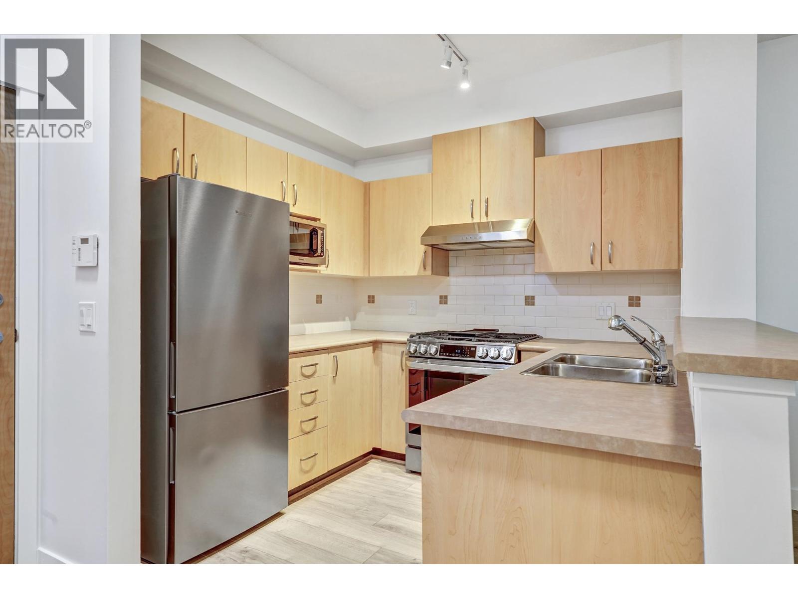 127 801 Klahanie Drive, Port Moody, British Columbia  V3H 5K4 - Photo 11 - R3050591