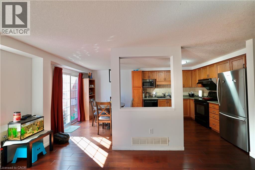 549 Violet Street, Waterloo, Ontario  N2V 2T8 - Photo 3 - 40772460
