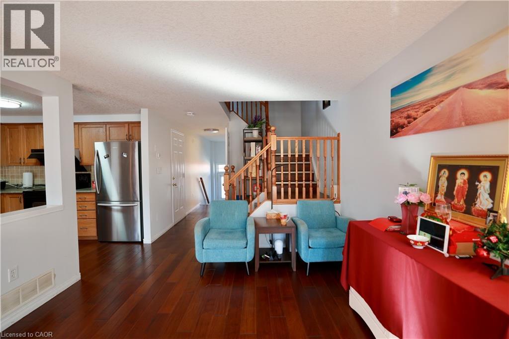 549 Violet Street, Waterloo, Ontario  N2V 2T8 - Photo 2 - 40772460
