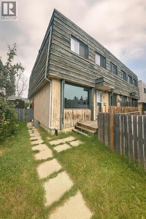3, 11 Blackthorn Bay Ne, Calgary, Alberta  T2K 5L4 - Photo 1 - A2257764