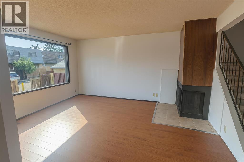 3, 11 Blackthorn Bay Ne, Calgary, Alberta  T2K 5L4 - Photo 4 - A2257764