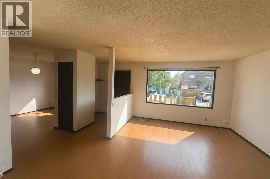3, 11 Blackthorn Bay Ne, Calgary, Alberta  T2K 5L4 - Photo 2 - A2257764