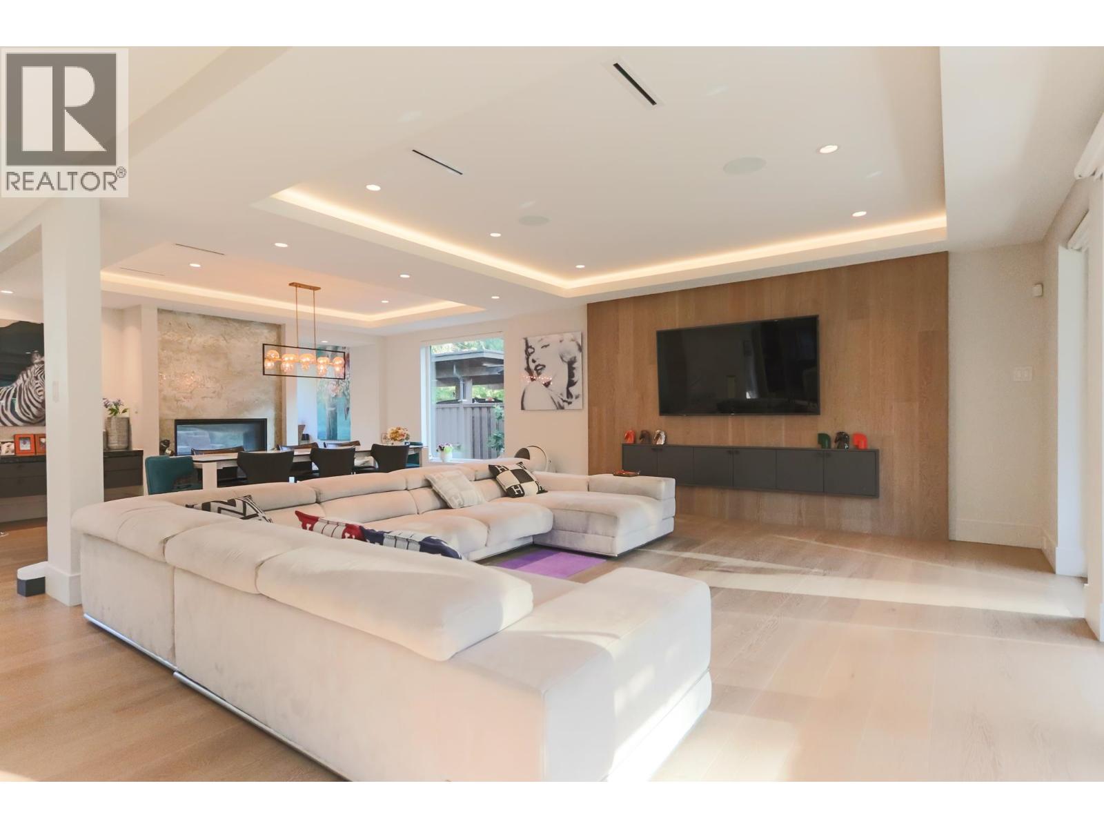 4341 Carolyn Drive, North Vancouver, British Columbia  V7R 4A5 - Photo 4 - R3050317