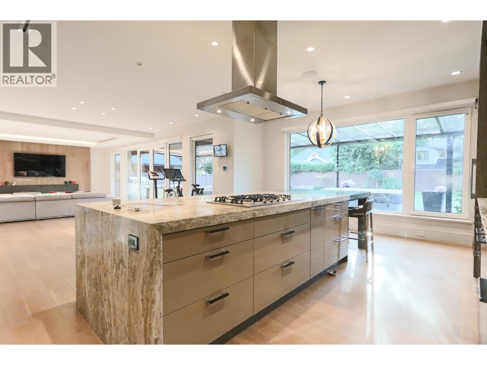 4341 Carolyn Drive, North Vancouver, British Columbia  V7R 4A5 - Photo 10 - R3050317