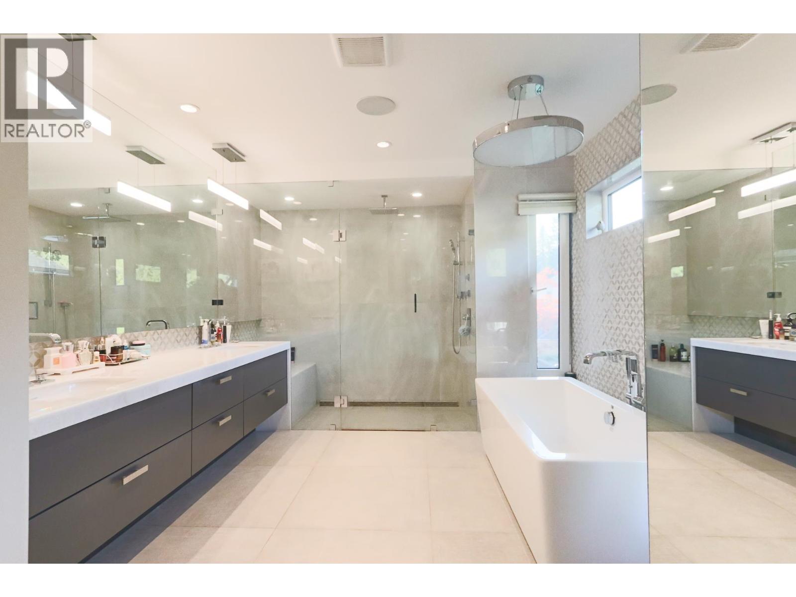 4341 Carolyn Drive, North Vancouver, British Columbia  V7R 4A5 - Photo 15 - R3050317
