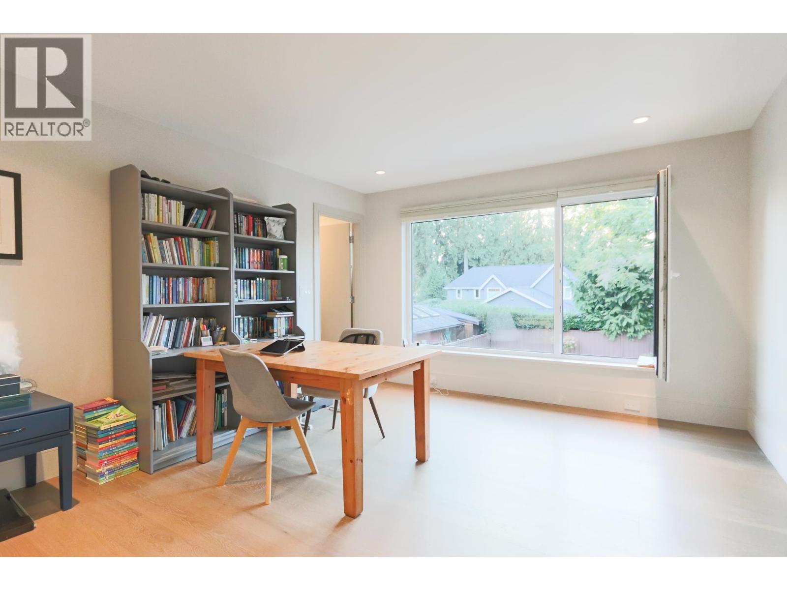 4341 Carolyn Drive, North Vancouver, British Columbia  V7R 4A5 - Photo 11 - R3050317