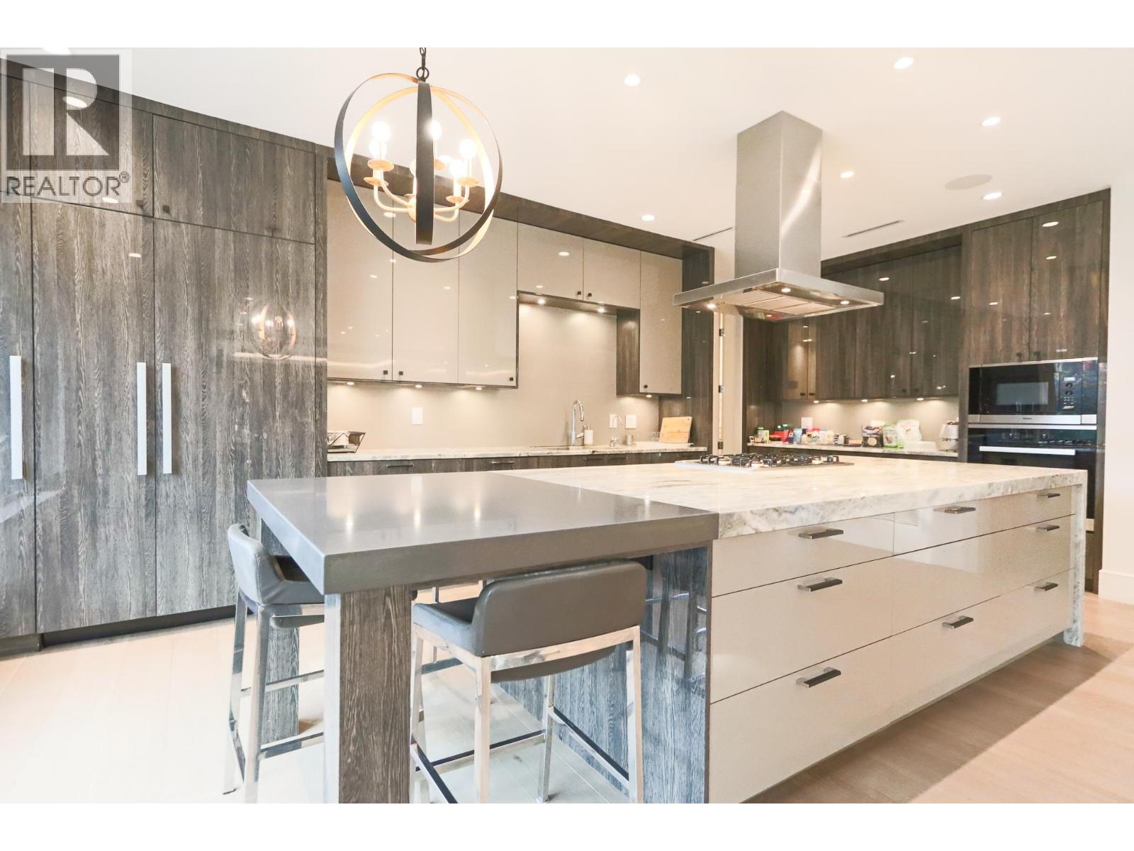 4341 Carolyn Drive, North Vancouver, British Columbia  V7R 4A5 - Photo 6 - R3050317