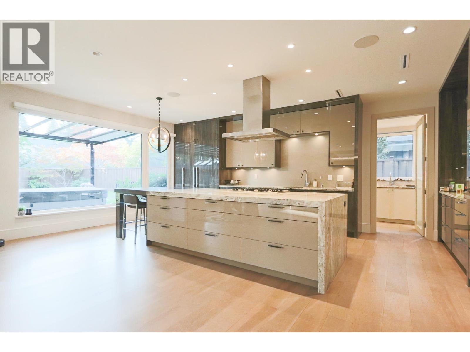 4341 Carolyn Drive, North Vancouver, British Columbia  V7R 4A5 - Photo 5 - R3050317